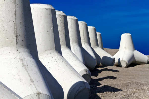 Italien Sizilien Provinz Messina Betontetrapoden Strand Der Nähe Eines Bau — Stockfoto