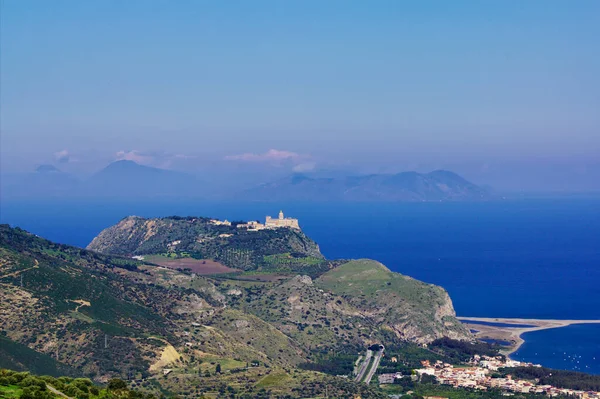 Italien Sicilien Tindari Över Den Sicilianska Kusten Mary Sanctuary Och — Stockfoto