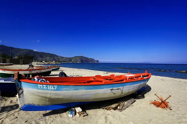 Italie Sicile Tindari Bateaux Pêche Sur Plage Les Îles Éoliennes — Photo