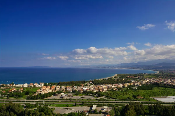 Włochy Sycylia Morze Tyrreńskie Tindari Widok Miasto Wybrzeże Sycylii — Zdjęcie stockowe
