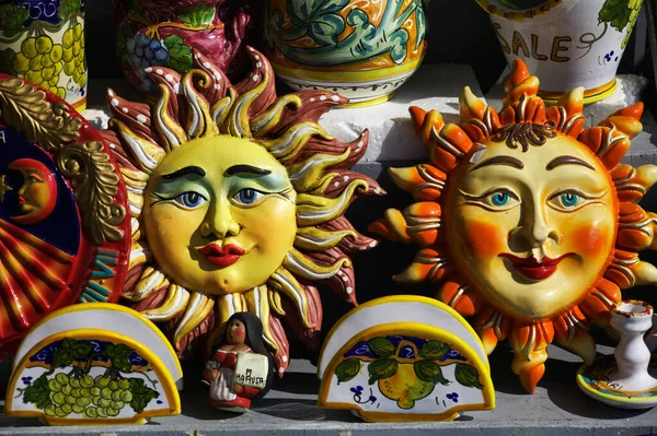 Italië Sicilië Tindari Siciliaanse Gadgets Decoratieve Zon Platen Koop Een — Stockfoto