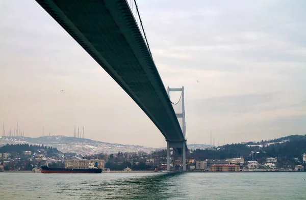 Turchia Istanbul Bosphorus Channel Bosphorus Bridge Una Nave Carico Petrolifera — Foto Stock
