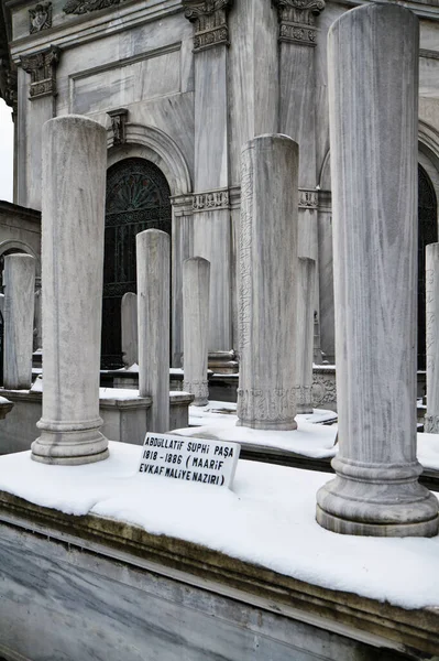 Turquía Estambul Antiguas Tumbas Piedra Turca Cubiertas Nieve — Foto de Stock