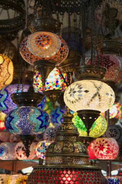 Türkiye, İstanbul, Grand Bazaar (Kapali Carsi), satılık el yapımı Türk fenerleri