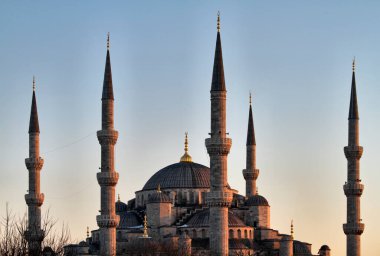 Türkiye, İstanbul, Sultanahmet İmparatorluk Camii, aynı zamanda Mavi Cami olarak da bilinir, 17. yüzyılda mimar Mehme tarafından inşa edilmiştir.
