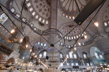 Türkiye, İstanbul, Sultanahmet İmparatorluk Camii, Mavi Cami olarak da bilinir (17. yüzyılda mimar Mehmet tarafından inşa edilmiştir.)