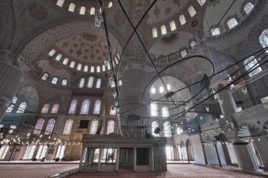 Türkiye, İstanbul, Sultanahmet İmparatorluk Camii, Mavi Cami olarak da bilinir (17. yüzyılda mimar Mehmet tarafından inşa edilmiştir.)