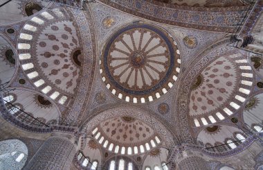 Türkiye, İstanbul, Sultanahmet İmparatorluk Camii, Mavi Cami olarak da bilinir (17. yüzyılda mimar Mehmet tarafından inşa edilmiştir.