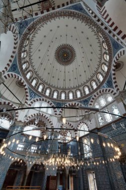 Türkiye, İstanbul, Galata Köprüsü bölgesi, Rustenpasa Camii (1580 yılında inşa edilmiş), Unesco tarafından korunmaktadır.
