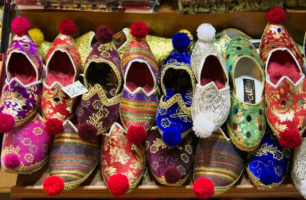 Turkije Istanbul Grand Bazaar Kapalicarsi Handgemaakte Turkse Schoenen Koop — Stockfoto