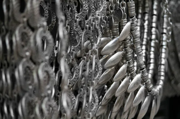土耳其 伊斯坦布尔 Grand Bazaar Kapalicarsi 土耳其 伊斯坦布尔 手工制作的土耳其银项链供销售 — 图库照片
