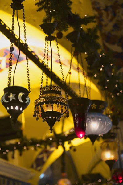 土耳其 伊斯坦布尔 Grand Bazaar Kapalicarsi 手工制作的土耳其灯笼出售 — 图库照片