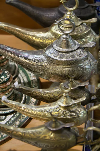 Turkey Istanbul Grand Bazaar Kapalicarsi Turkish Brass Tea Pots Sale — Stock Photo, Image