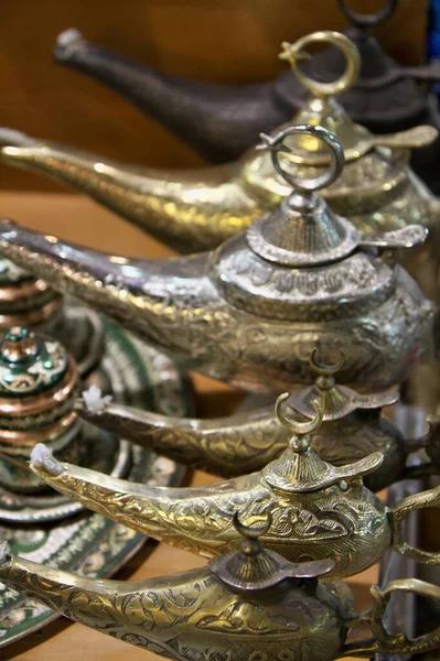 Turkey Istanbul Grand Bazaar Kapalicarsi Turkish Brass Tea Pots Sale — Stock Photo, Image