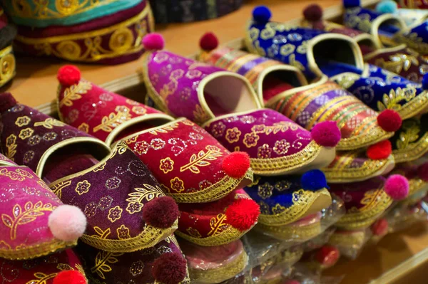 Turkiet Istanbul Grand Bazaar Kapalicarsi Handgjorda Turkiska Skor Till Salu — Stockfoto