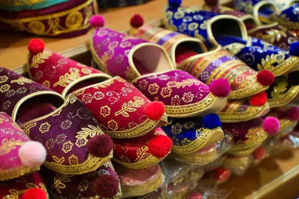 トルコ イスタンブール グランドバザール Kapalicarsi 販売のための手作りのトルコの靴 — ストック写真