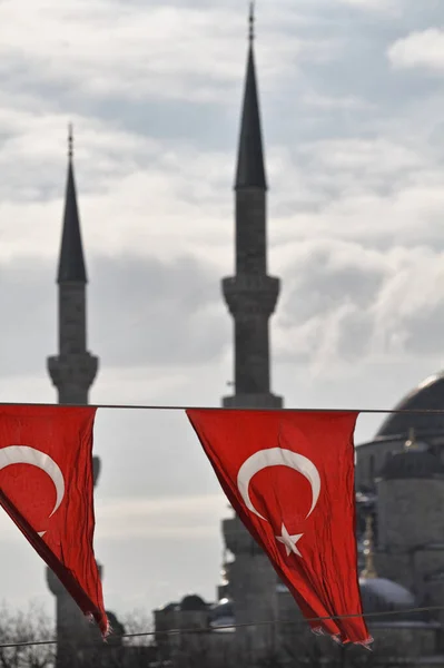 Turkiet Istanbul Turkiska Flaggor Och Sultanahmet Imperial Moskén Även Känd — Stockfoto