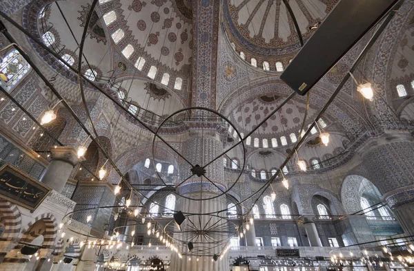 Türkiye, İstanbul, Sultanahmet İmparatorluk Camii, Mavi Cami olarak da bilinir (17. yüzyılda mimar Mehmet tarafından inşa edilmiştir.)