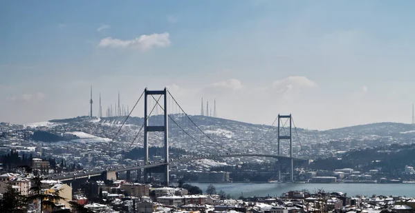 トルコ イスタンブール 街のパノラマビュー アジア側からのボスポラス海峡とボスポラス橋 — ストック写真