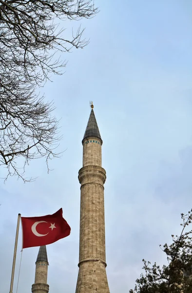 Turcia Istanbul Drapelul Turcesc Catedrala Sfânta Sofia Construită Secolul Lea — Fotografie, imagine de stoc