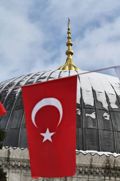 Turquia Istambul Bandeira Turca Catedral Santa Sofia Construída Século Por — Fotografia de Stock