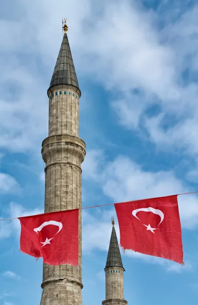 Türkiye Stanbul Türk Bayrakları Aziz Sophia Katedrali Yüzyılda Büyük Costantine — Stok fotoğraf