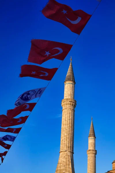 Türkiye Stanbul Türk Bayrakları Gün Batımında Aziz Sophia Katedrali Yüzyılda — Stok fotoğraf