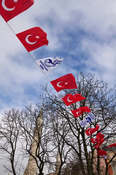 Turcia Istanbul Steaguri Turcești Catedrala Sfânta Sofia Construită Secolul Lea — Fotografie, imagine de stoc
