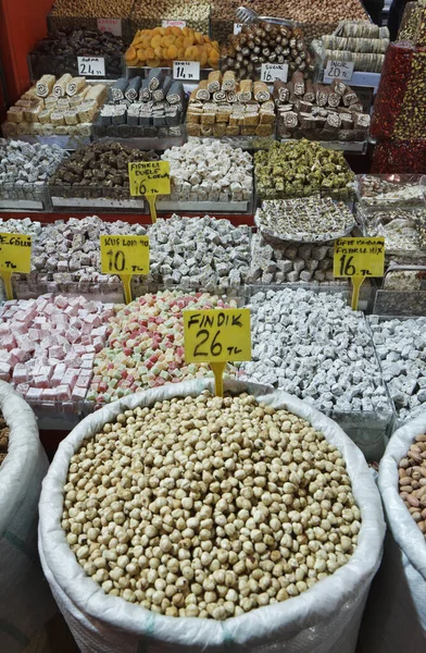 土耳其 伊斯坦布尔 香料集市 土耳其甜点和供出售的坚果 — 图库照片
