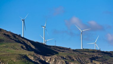 İtalya, Sicilya, Agrigento yakınlarındaki kırsal bölgeler, Eolik enerji türbinleri