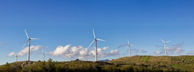 İtalya, Sicilya, Agrigento yakınlarındaki kırsal bölgeler, Eolik enerji türbinleri