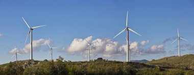 İtalya, Sicilya, Agrigento yakınlarındaki kırsal bölgeler, Eolik enerji türbinleri
