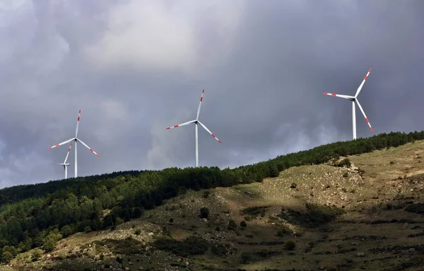 Italy Sicilya Nebrodi Dağları Eolik Enerji Türbinleri — Stok fotoğraf