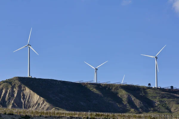 Talya Sicilya Agrigento Yakınlarındaki Kırsal Bölgeler Eolik Enerji Türbinleri Güneş — Stok fotoğraf