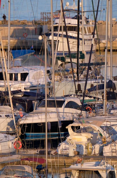 Italien Sicilien Medelhavet Marina Ragusa Ragusaprovinsen Maj 2021 Lyxjakter Hamnen — Stockfoto