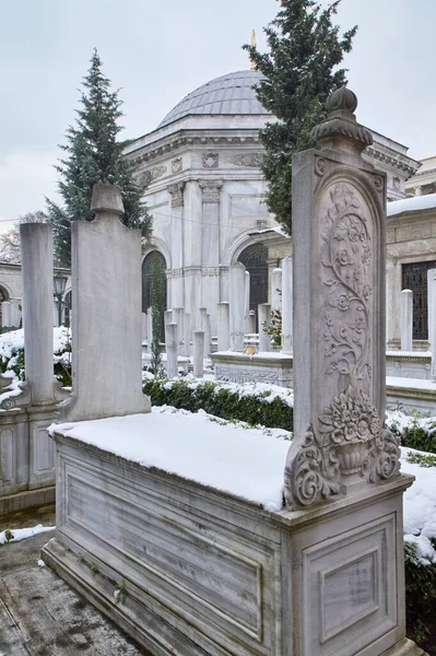 Turquía Estambul Antiguas Tumbas Piedra Turca Cubiertas Nieve — Foto de Stock