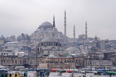Türkiye, İstanbul; 27 Ocak 2010, İstanbul Boğaz Kanalı 'ndan bir cami manzarası