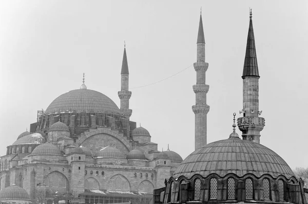 Türkei Istanbul Blick Auf Eine Moschee Vom Bosporus Kanal Aus — Stockfoto