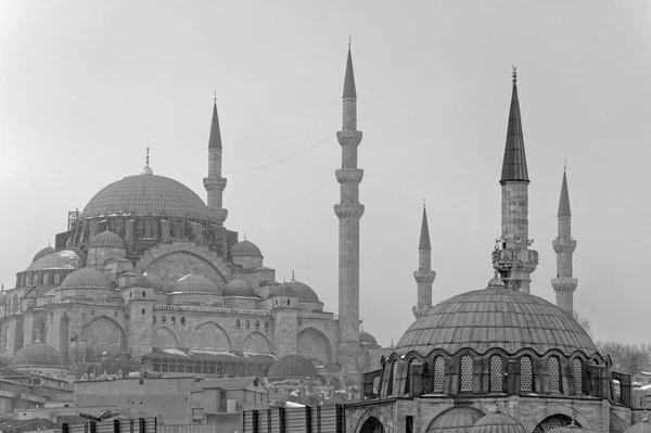 Türkei Istanbul Blick Auf Eine Moschee Vom Bosporus Kanal Aus — Stockfoto