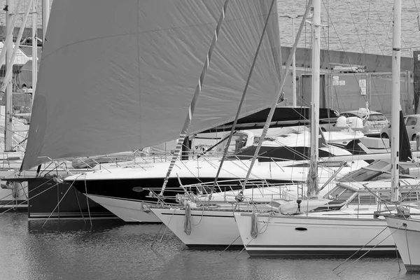 意大利 西西里 地中海 拉古萨海 拉古萨省 2021年5月29日 港口的豪华游艇 Editorial — 图库照片