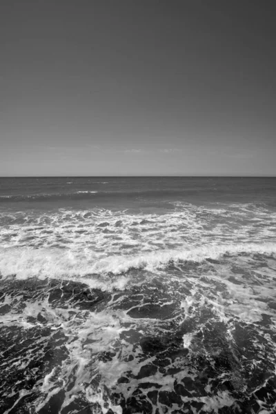 Italia Sicilia Donnalucata Provincia Ragusa Mare Mediterraneo Agitato Riva Mare — Foto Stock