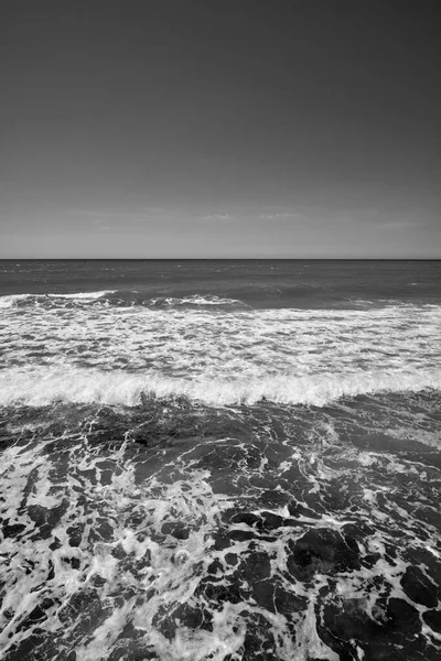 Italia Sicilia Donnalucata Provincia Ragusa Mar Mediterráneo Agitado Orilla Del —  Fotos de Stock