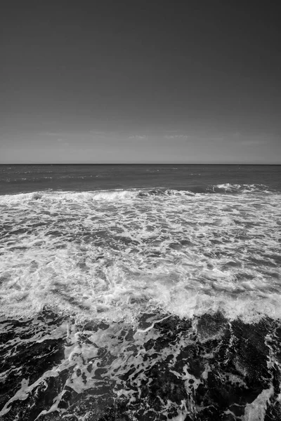 Italia Sicilia Donnalucata Provincia Ragusa Mare Mediterraneo Agitato Riva Mare — Foto Stock