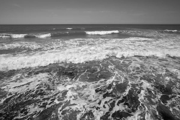 Italia Sicilia Donnalucata Provincia Ragusa Mar Mediterráneo Agitado Orilla Del —  Fotos de Stock