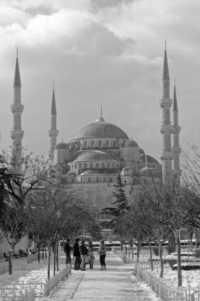 Turkey Istanbul January 2010 People Sultanahmet Imperial Mosque Also Known — Stock Photo, Image