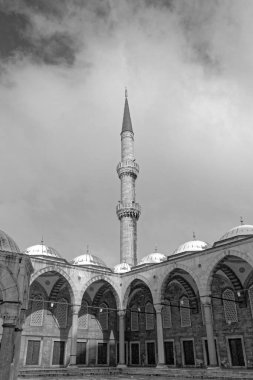 Türkiye, İstanbul, Sultanahmet İmparatorluk Camii 'nde kar, aynı zamanda Mavi Cami olarak da bilinir (17. yüzyılda mimar Mehmet tarafından inşa edilmiştir.)