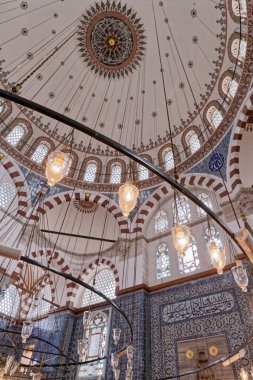 Türkiye, İstanbul, Galata Köprüsü bölgesi, Rustenpasa Camii (1580 yılında inşa edilmiş), Unesco tarafından korunmaktadır.
