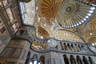 Türkiye, İstanbul, St. Sophia Camii (4. yüzyılda Büyük Costantine tarafından inşa edilmiş ve 6. yüzyılda Justinian tarafından yeniden inşa edilmiştir.)