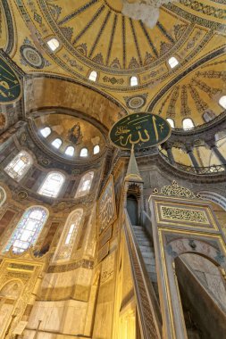 Türkiye, İstanbul, St. Sophia Camii (4. yüzyılda Büyük Costantine tarafından inşa edilmiş ve 6. yüzyılda Justinian tarafından yeniden inşa edilmiştir.)