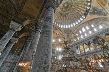Türkiye, İstanbul, St. Sophia Camii (4. yüzyılda Büyük Costantine tarafından inşa edilmiş ve 6. yüzyılda Justinian tarafından yeniden inşa edilmiştir.)